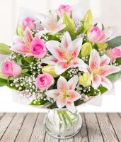 delightful-mum-bouquet-pink-roses-stargazers