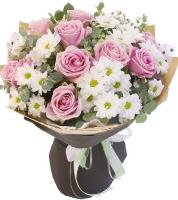 enchant-bouquet-pink-roses-white-daisies