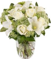 gentle-hug-white-flowers-bouquet