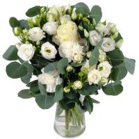 sentimentality-bouquet-white-flowers