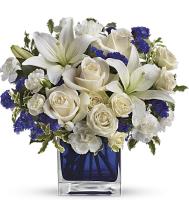 splendid-bouquet-white-blue-flowers