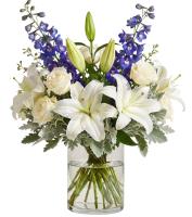 winter-star-bouquet-white-and-blue-flowers