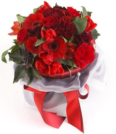 red-berry-bouquet-red-flowers