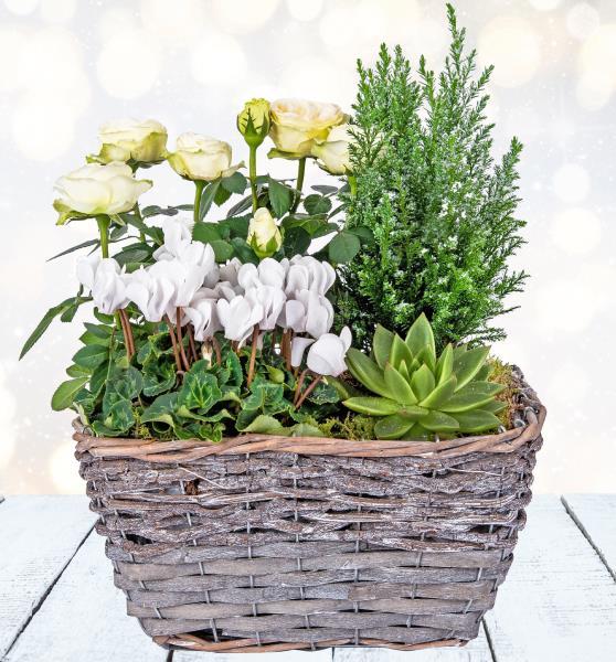 white-christmas-basket