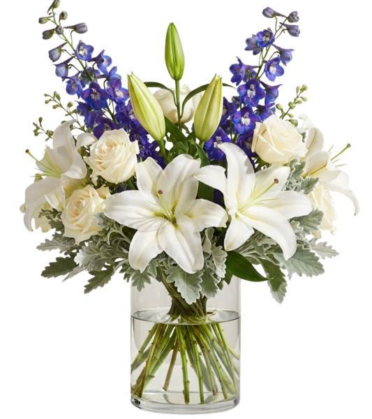winter-star-bouquet-white-and-blue-flowers